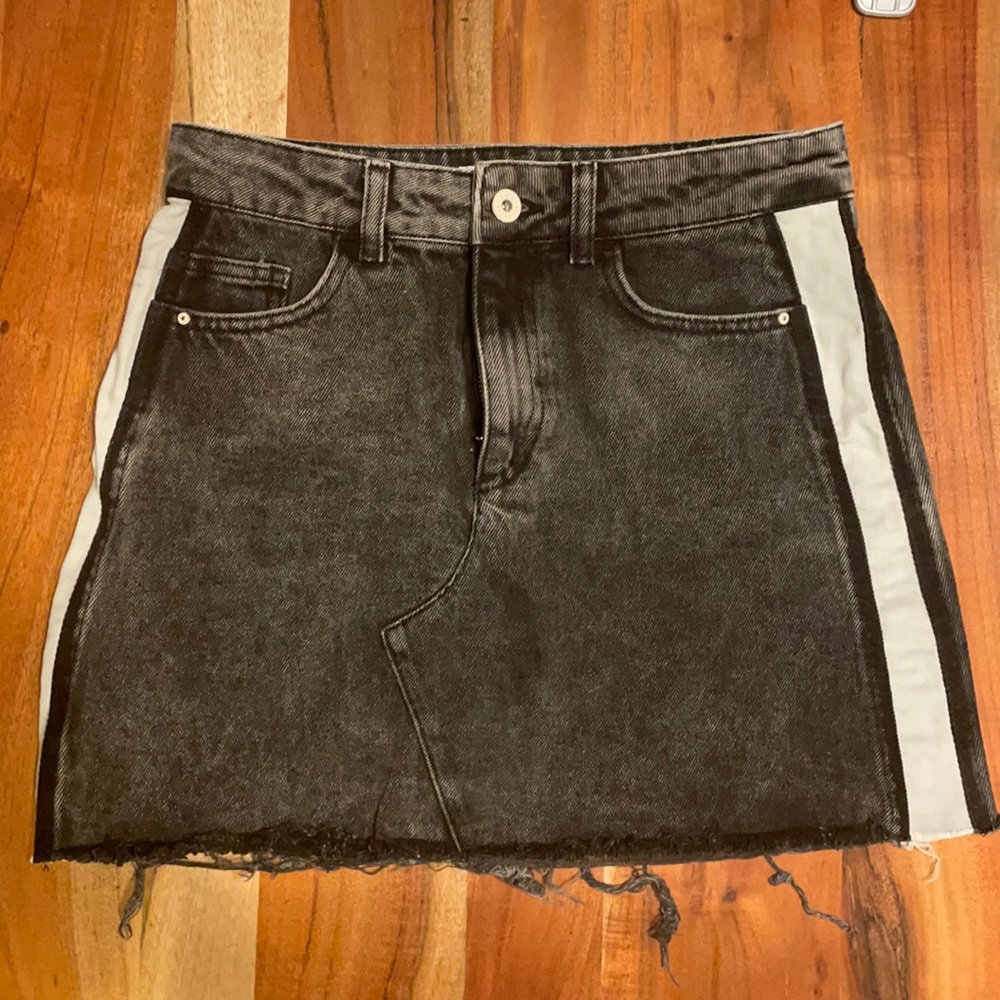 Zara basic Z1975 denim black mini skirt size small
